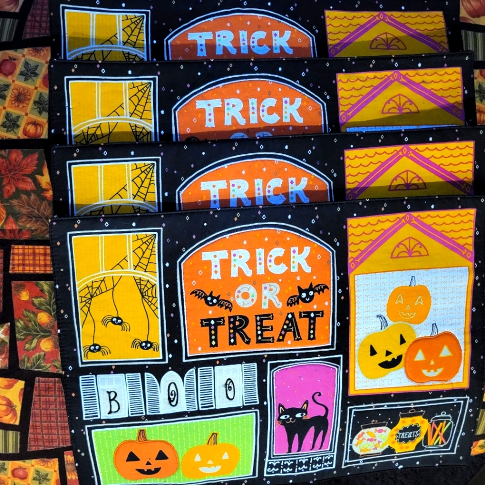 6 pieces) 4 Halloween placemats and 1 table runner (KOHLS), Skeleton Garden Flag